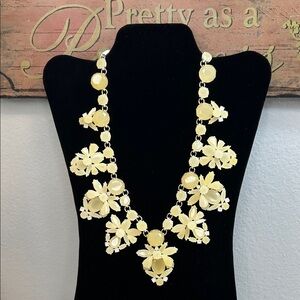 J.Crew Pale Cream Gold Tone Acrylic Cluster Fan Bib Style Statement Necklace